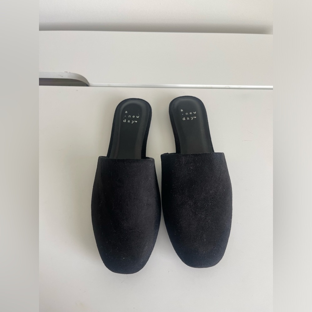 Mule Flats in Black: A New Day from Target